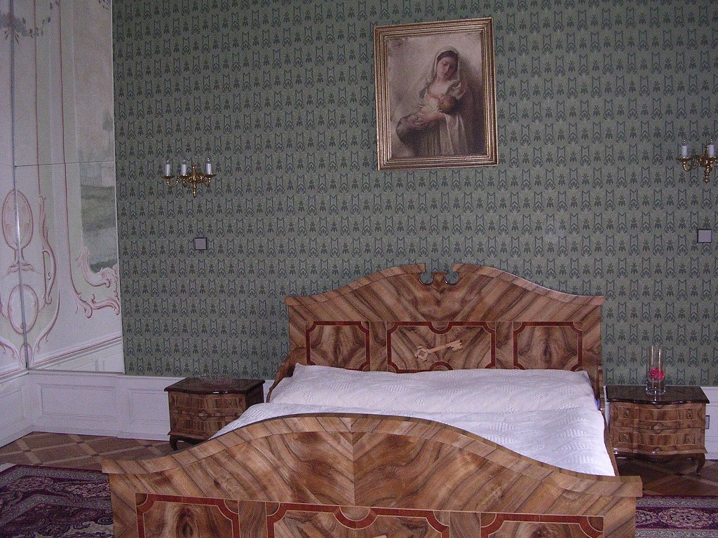 Lnare Castle Honeymoon suite