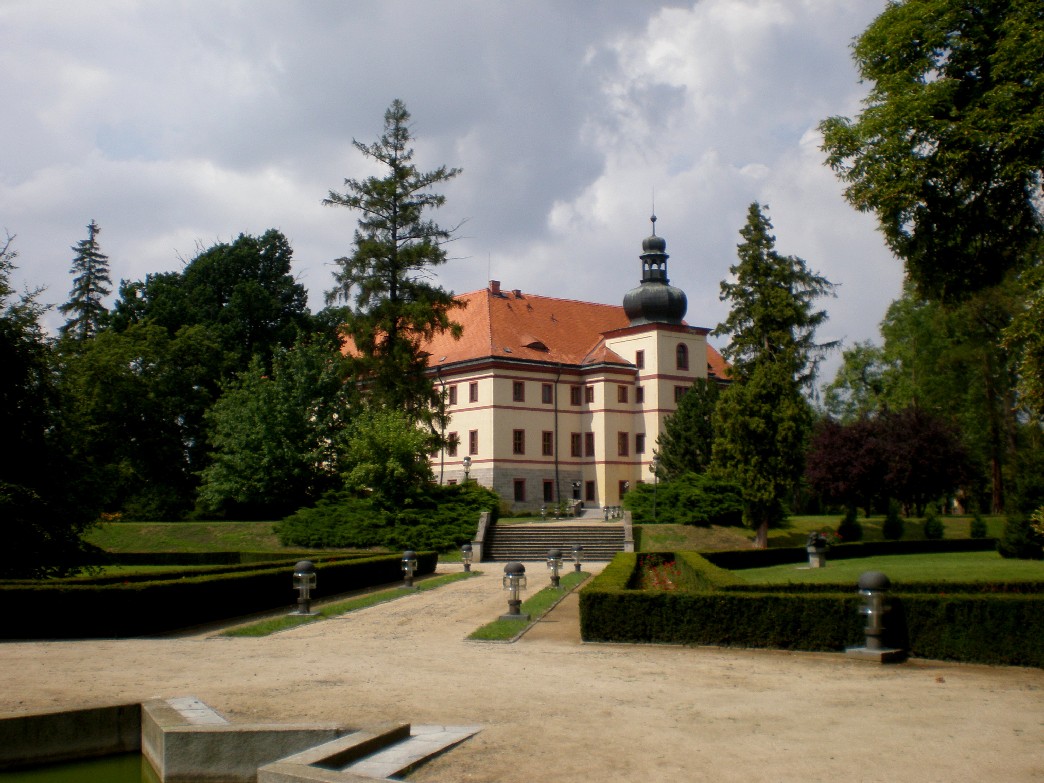 Zamek Lnare - Swimming Pool